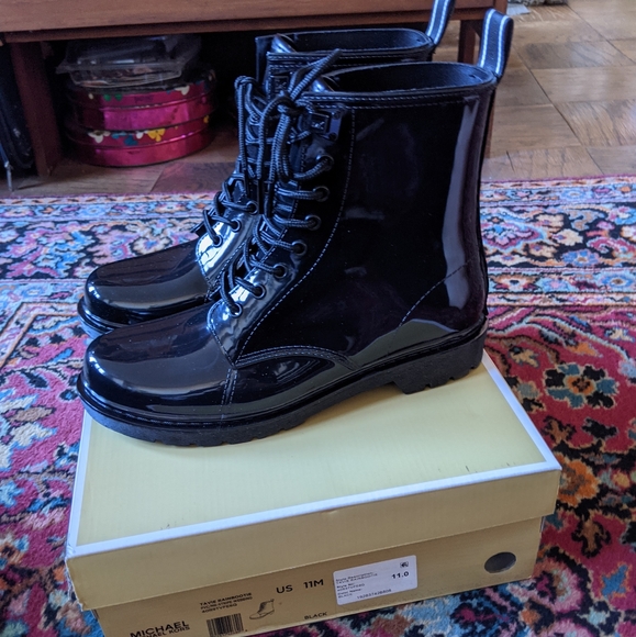 MICHAEL Michael KorsTavie Lug Sole Rain Booties - Picture 10 of 11